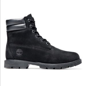 Women’s timberland black suede/leather waterproof lug sole boot US 8